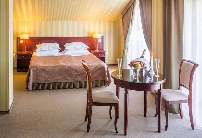 اتاق لوکس, Panska Gora