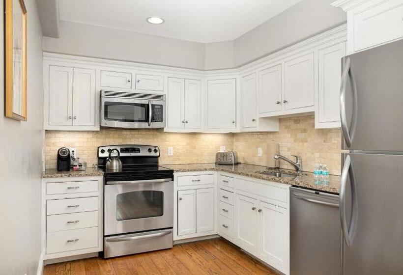 ２ベッドルームアパートメント, Pelham Court