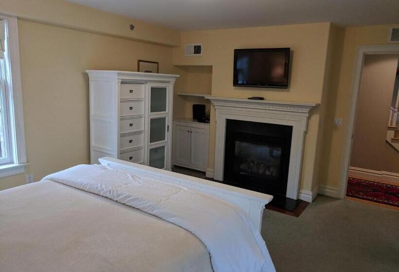 침실 3개 아파트, Pelham Court