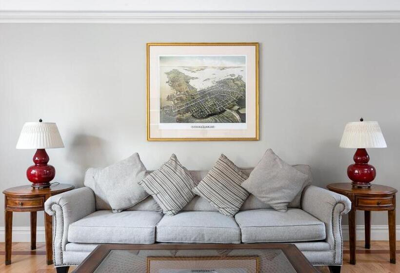 침실 3개 아파트, Pelham Court