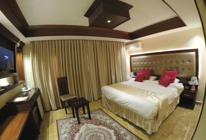 اتاق لوکس, Petra Sella