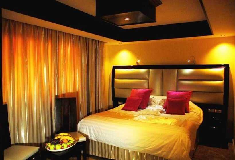 اتاق لوکس, Petra Sella