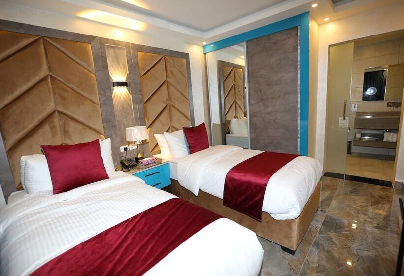 اتاق لوکس, Petra Sella