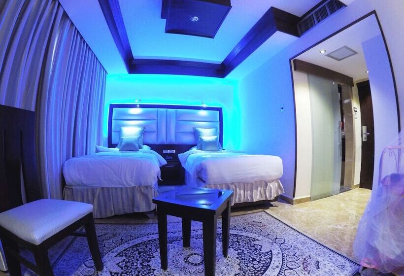 اتاق لوکس, Petra Sella