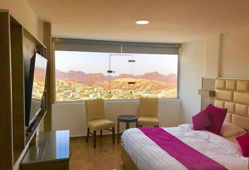 اتاق لوکس با تخت بزرگ, Petra Sella