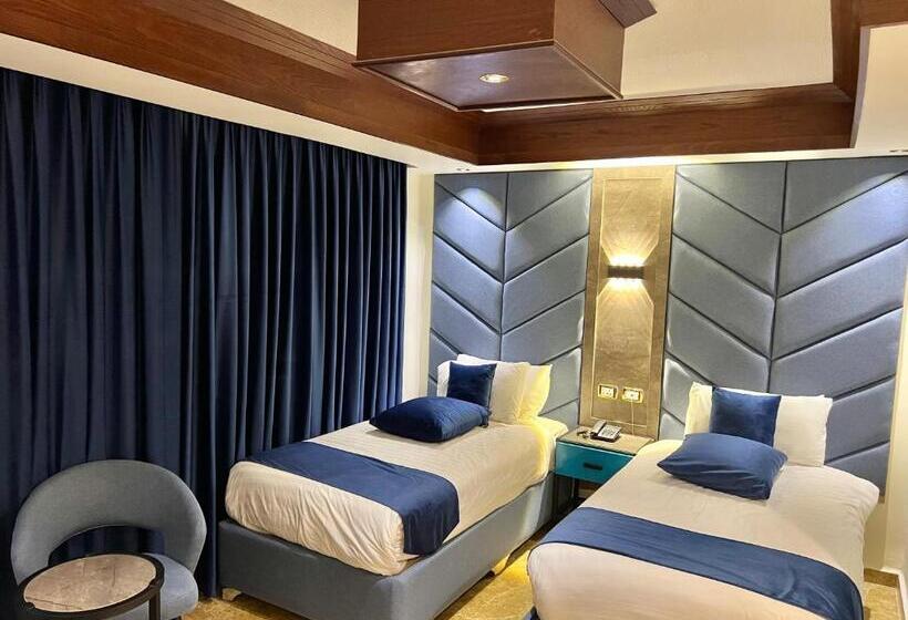 اتاق لوکس سه تخته, Petra Sella