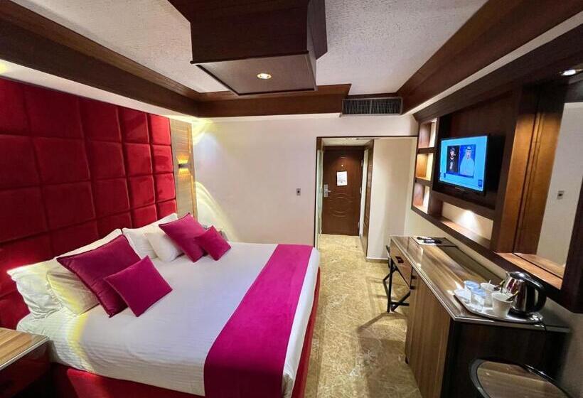 اتاق لوکس یک تخته, Petra Sella