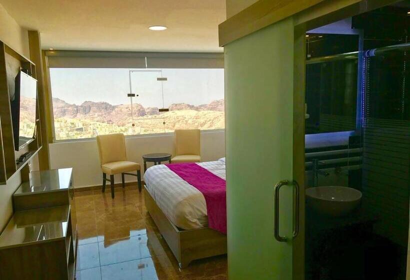 اتاق لوکس یک تخته, Petra Sella