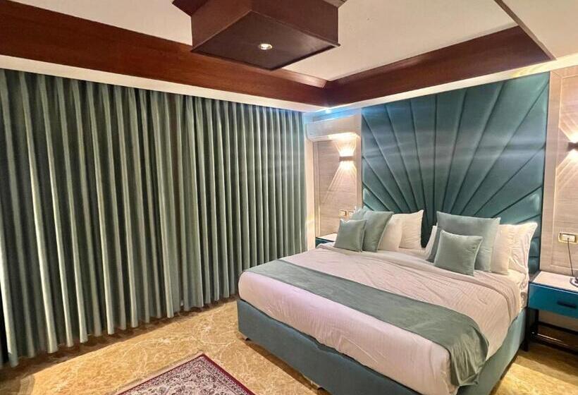 آپارتمان یک خوابه با دری مشترک که هال را جدا می کند., Petra Sella