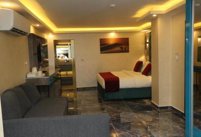 سوییت خانوادگی, Petra Sella