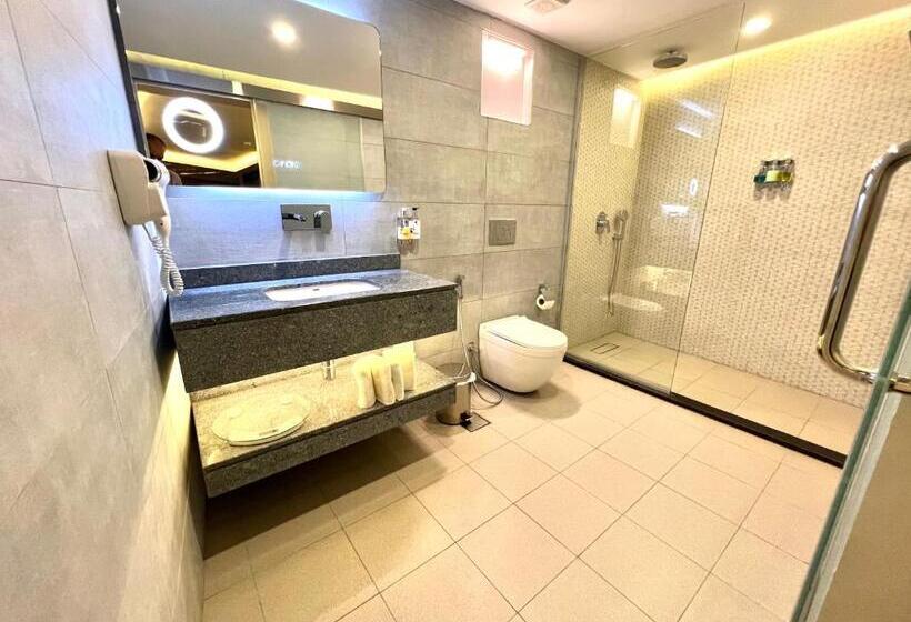 سوییت خانوادگی, Petra Sella