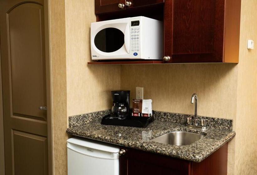Стандартный Номер Кровать Кинг, Redwood Inn & Suites