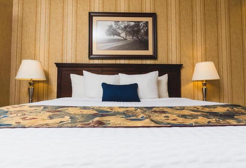 Люкс Кровать Кинг, Redwood Inn & Suites