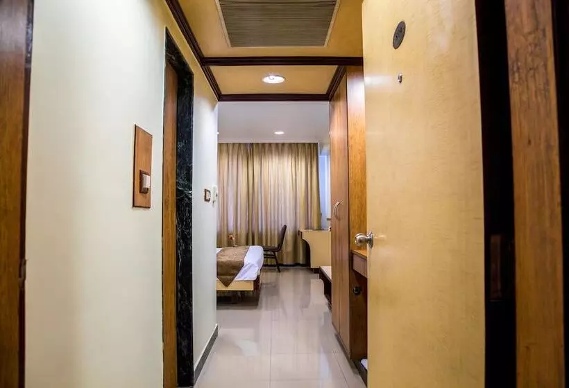 Chambre Deluxe, Tip Top Plaza