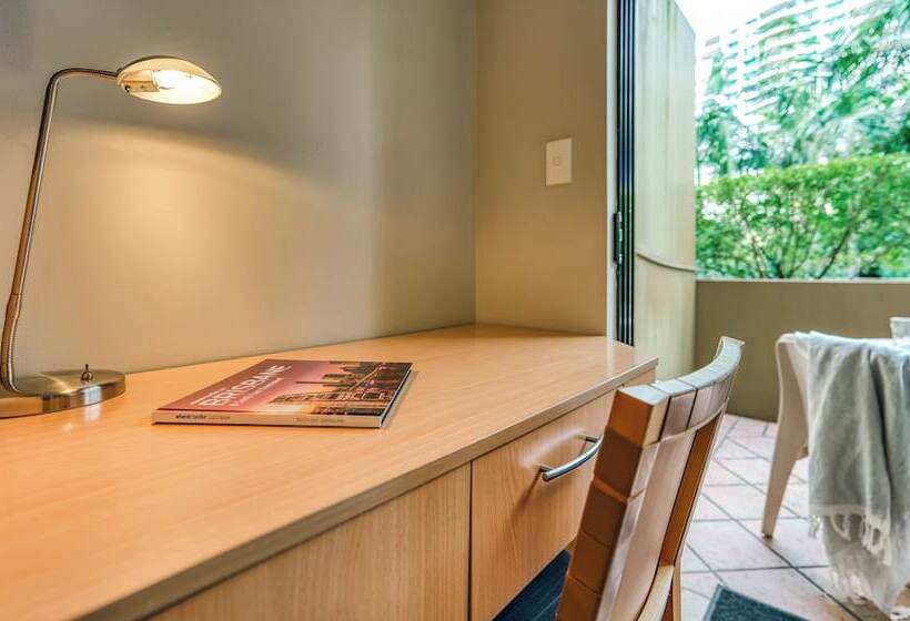 이코노미 룸, Il Mondo Boutique