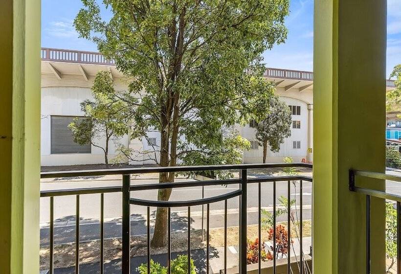 스탠다드 스튜디오, Il Mondo Boutique