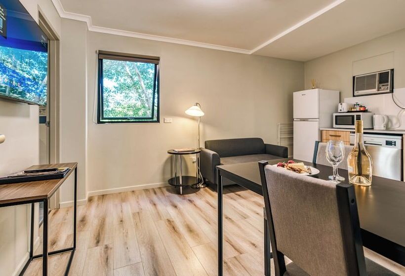 스탠다드 스튜디오, Il Mondo Boutique