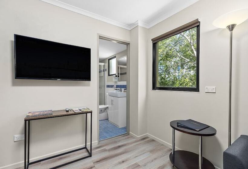 스탠다드 스튜디오, Il Mondo Boutique