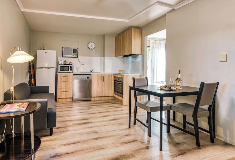 스탠다드 스튜디오, Il Mondo Boutique