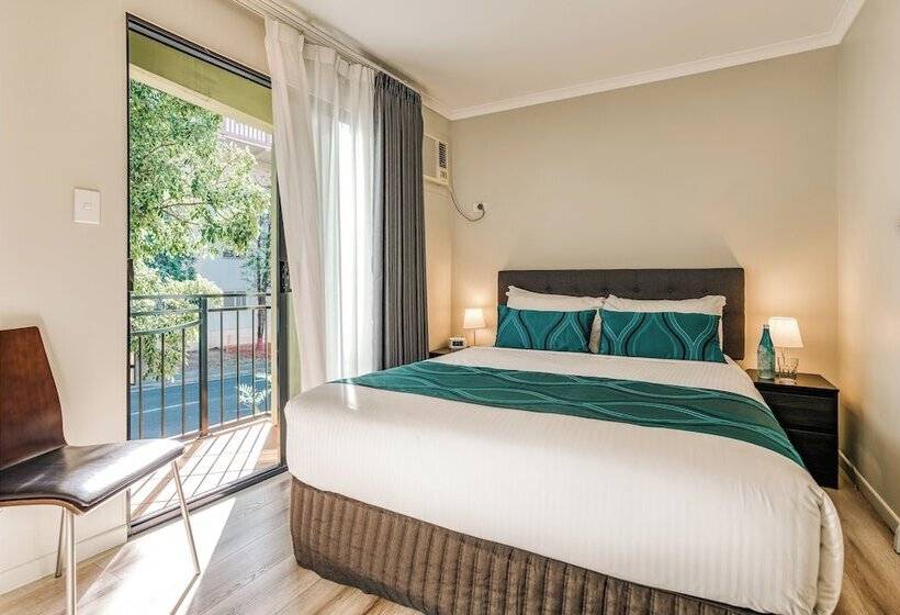 스탠다드 스튜디오, Il Mondo Boutique