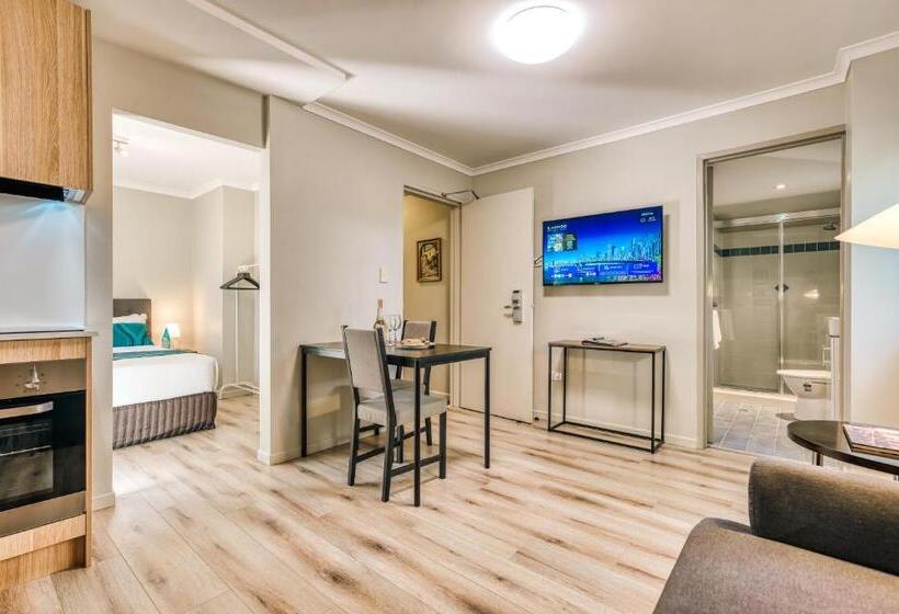 스탠다드 스튜디오, Il Mondo Boutique