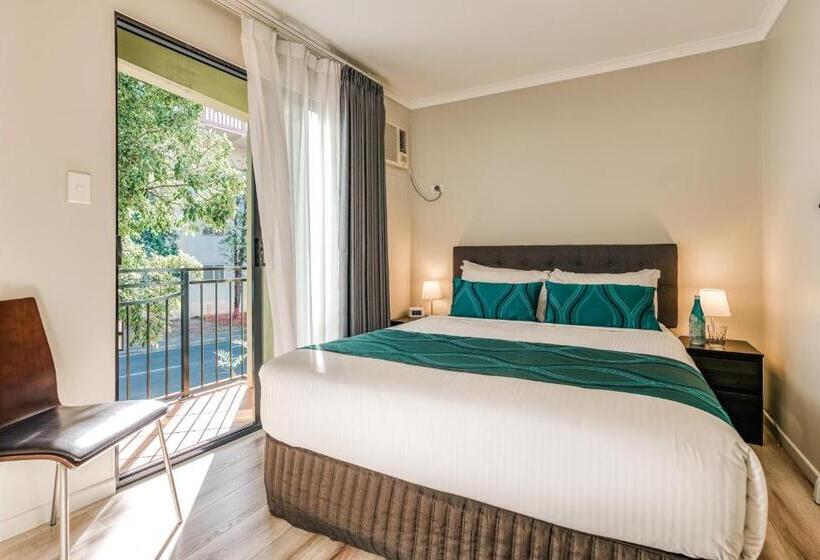 스탠다드 스튜디오, Il Mondo Boutique