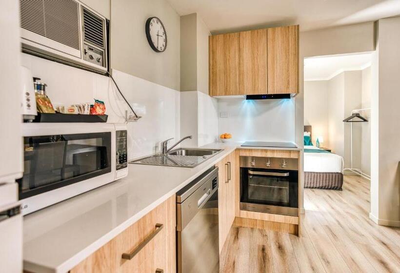 스탠다드 스튜디오, Il Mondo Boutique