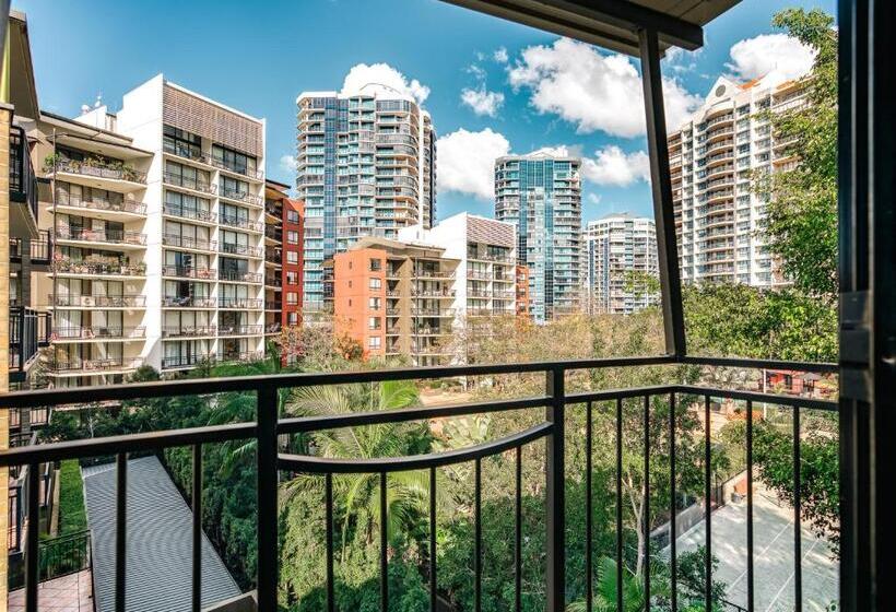 이코노미 룸, Il Mondo Boutique