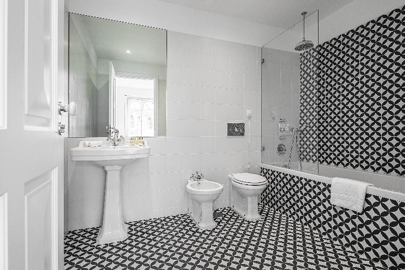 غرفة قياسية فردية, Somerville House