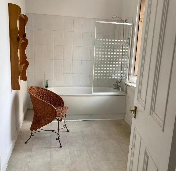 ファミリールーム, The Georgian House