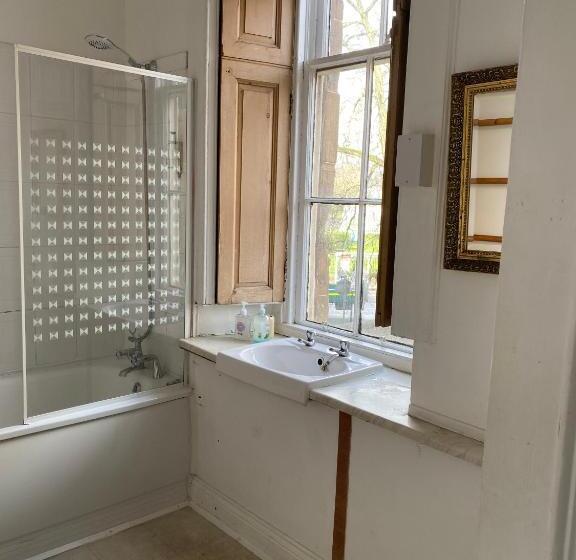 ファミリールーム, The Georgian House