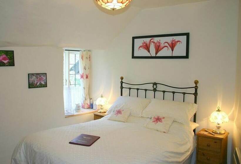スタンダードルーム, Tudor Cottage