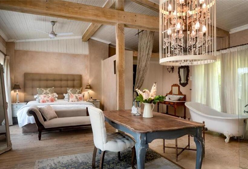 מיטת קינג בסוויטה, Petite Provence B&b