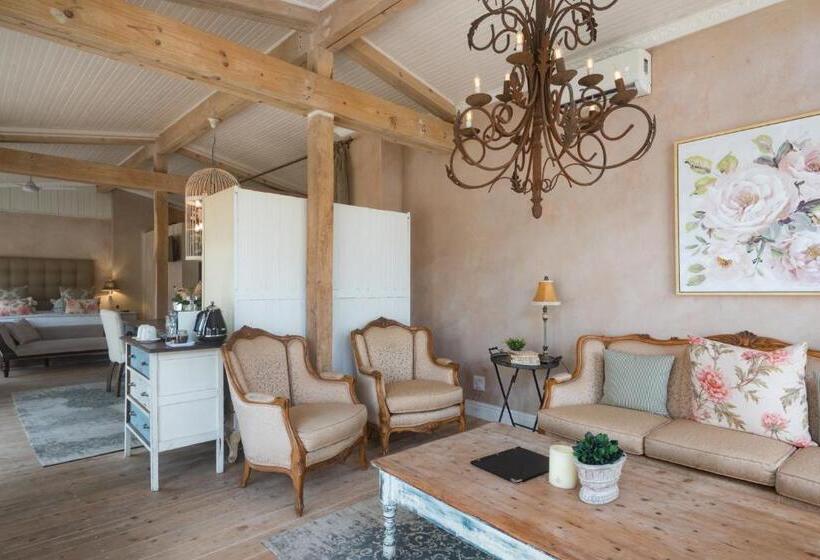 מיטת קינג בסוויטה, Petite Provence B&b