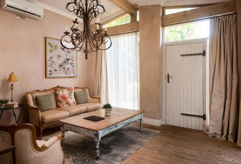 מיטת קינג בסוויטה, Petite Provence B&b