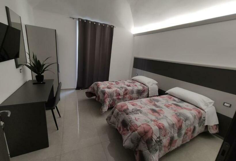 اتاق استاندارد یک نفره, Novara