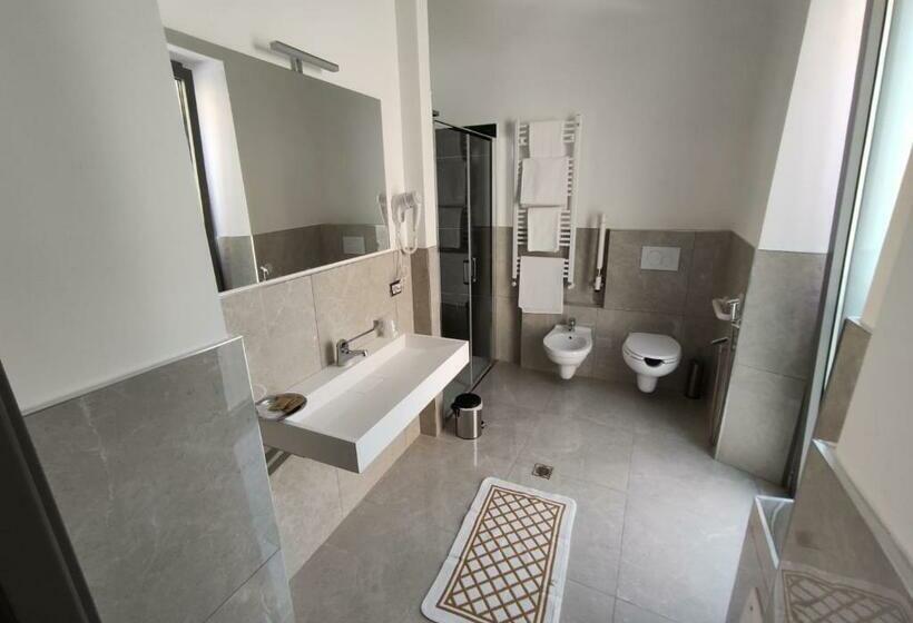 اتاق استاندارد یک نفره, Novara