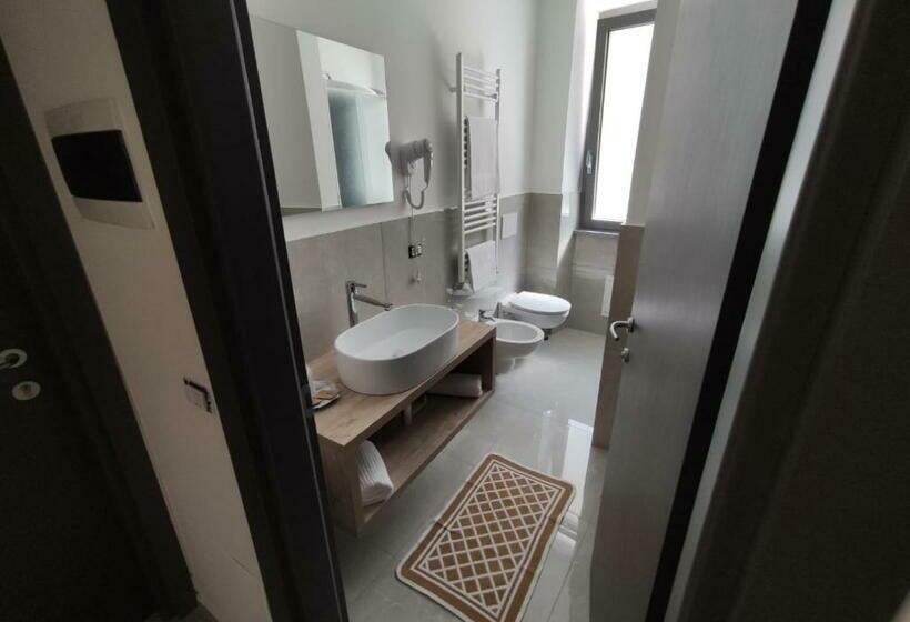 اتاق استاندارد, Novara