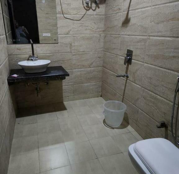 Номер Deluxe, City Lite Delhi