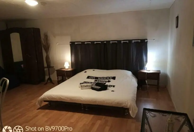 バスルーム共同エコノミー4人部屋, La Baronnerie