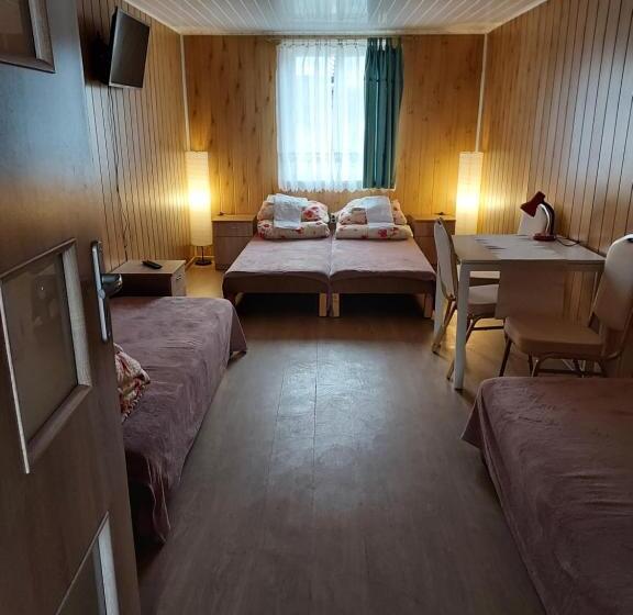 Четырехместный Номер Стандарт, Leśny Dworek Pokoje Nad Jeziorem