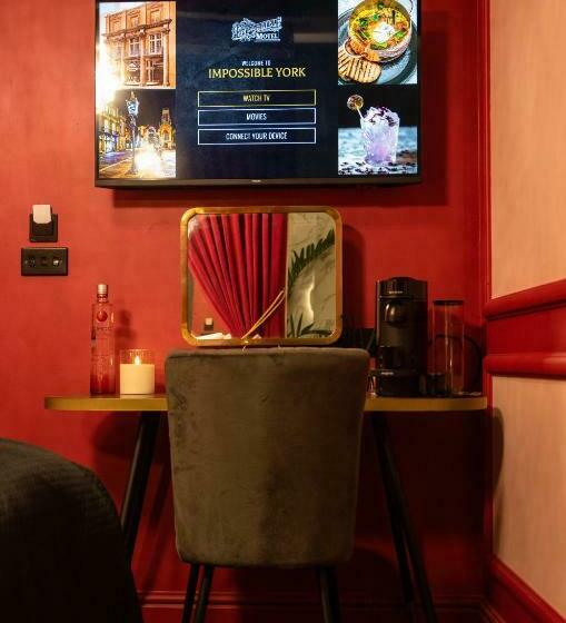 اتاق سوپریور با تخت دو نفره بزرگ, Impossible Motel