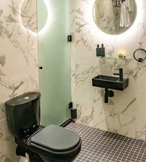 اتاق سوپریور با تخت دو نفره بزرگ, Impossible Motel