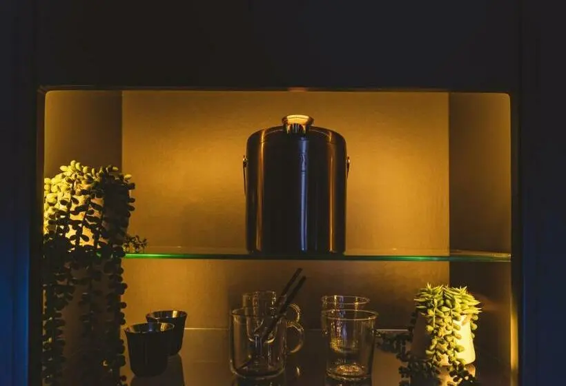 اتاق لوکس, Impossible Motel