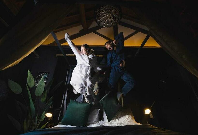 اتاق لوکس, Impossible Motel