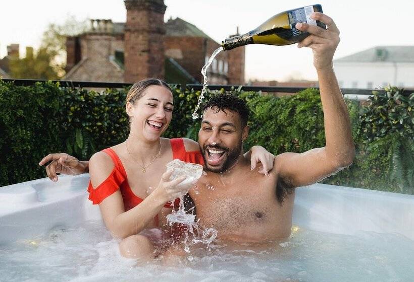 اتاق استاندارد با وان آب گرم, Impossible Motel