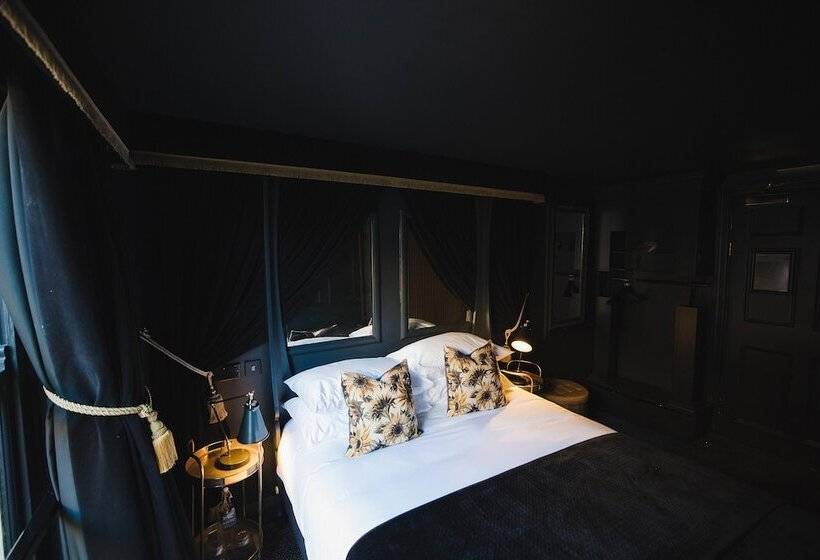 اتاق لوکس, Impossible Motel