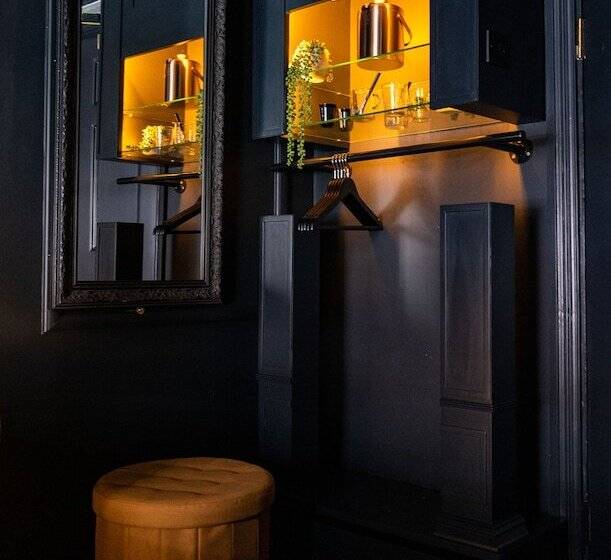 اتاق لوکس, Impossible Motel