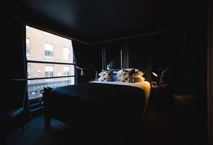 اتاق لوکس, Impossible Motel