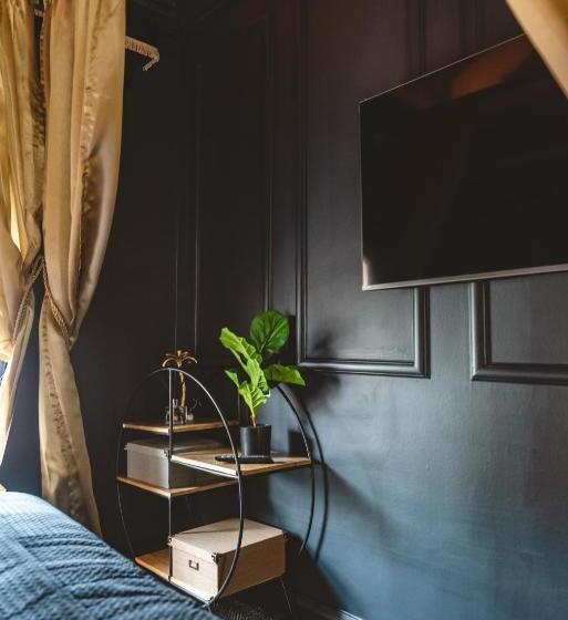 اتاق لوکس, Impossible Motel